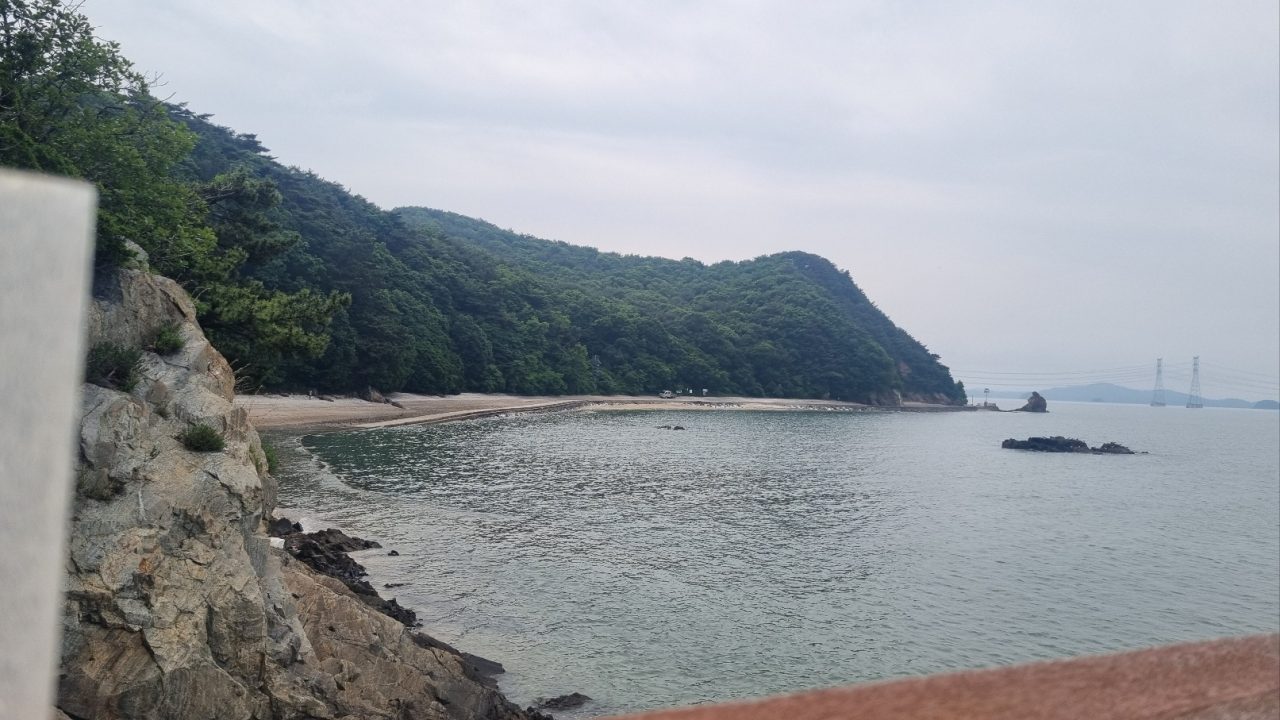 가을 대부도의 드넓은 갯벌과 하늘이 만나는 풍경