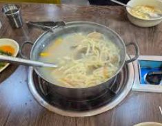 서해안고속도로에서 시화방조제로 진입하는 자동차들의 모습